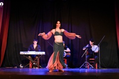 Natalia-Abdallah-Profesora-de-Danzas-Arabes-Horarios-2024-02-curso-online