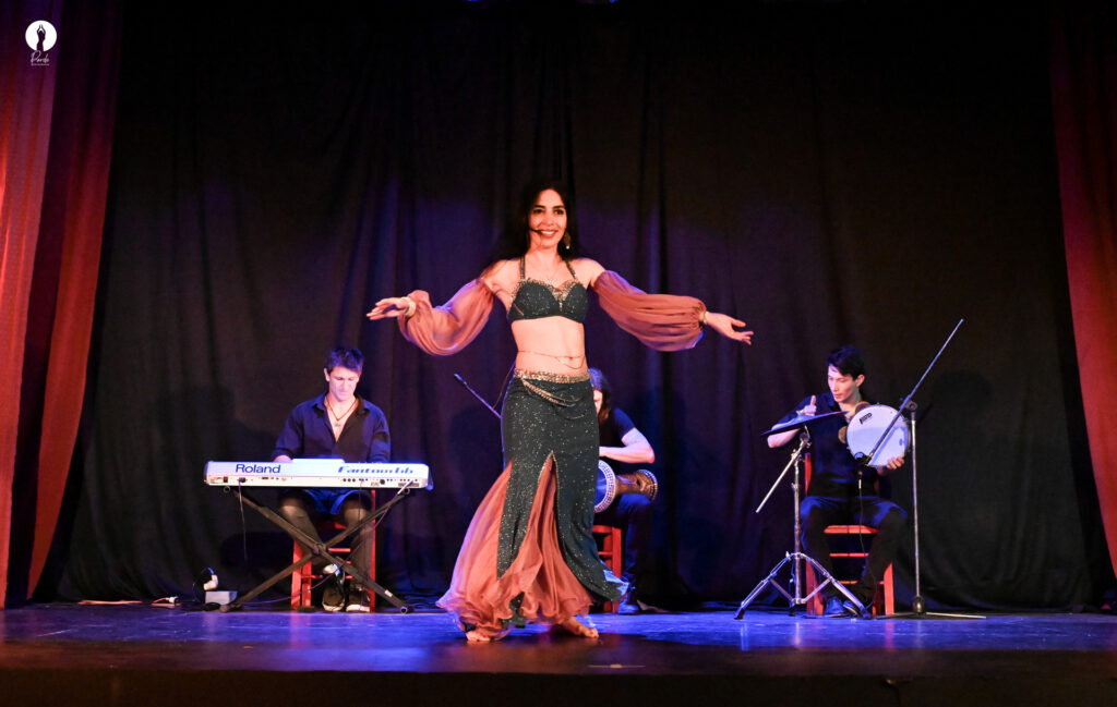 Natalia-Abdallah-Profesora-de-Danzas-Arabes-Horarios-2024-02-curso-online